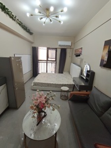 名流印象 临街商铺 1,600元/月 带租约,繁华地段