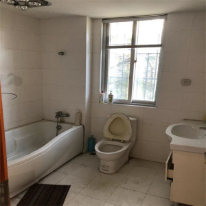 江南御花园二村 3室2厅2卫 1,700元/月 南北通透,采光充足,满五唯一