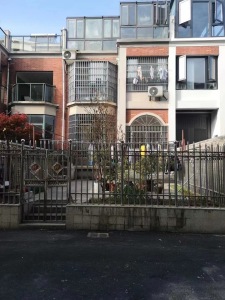 三阳城市花园 5室2厅3卫 200万 业主急售,性价比高