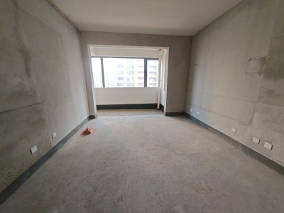 春江明月 3室2厅2卫 125万 南北通透,好景观