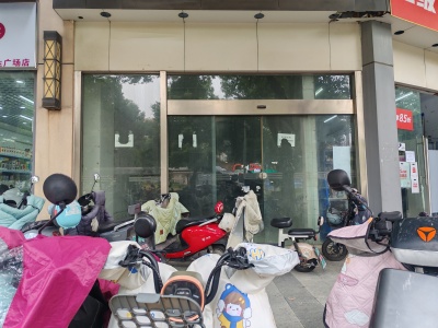 万达广场二期商业街店铺普装真实好房