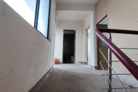 银湖·波尔卡国际花园四房南毛坯真实好房