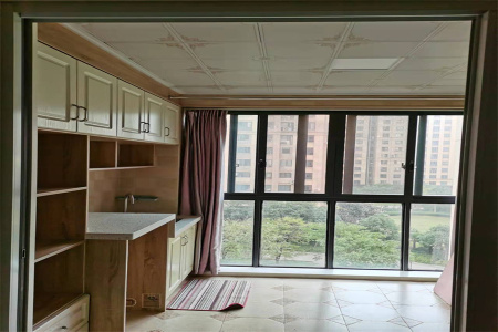 和泰国际广场 2室2厅1卫 2,000元/月 采光充足