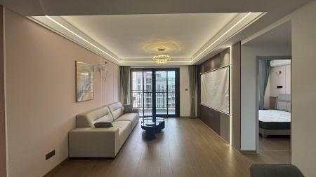 信达▪蓝湖郡 3室2厅1卫 2,600元/月 南北通透,满两年