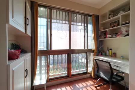 龙山新苑3期 3室2厅1卫 2,400元/月 南北通透,房产证在手里,可落户,三证齐全