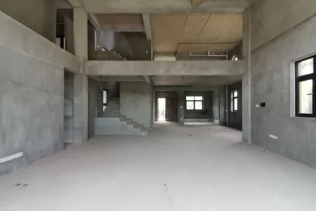 沁园 6室4厅4卫 370万元 南北通透,三证齐全,沿河景观