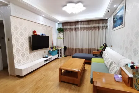 伟业臻园 3室1厅1卫 2,200.0元/月 满两年,采光充足