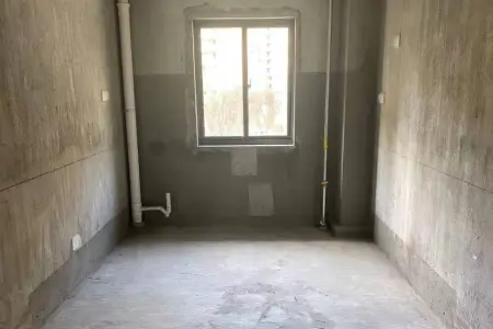 金都檀宫 4室2厅2卫 800元/月 南北通透,三证齐全,房产证在手里