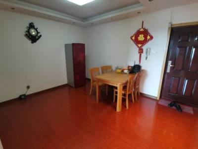 凤凰城北岛水云间 2室2厅1卫 35万 满五年,唯一住房,南北通透,三证齐全,满两年