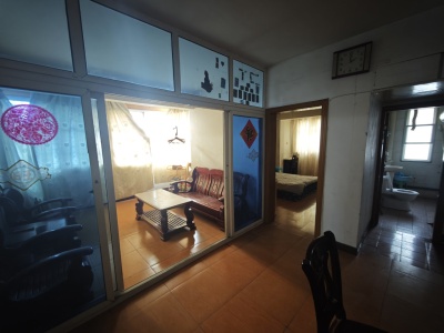 银湖南路富通商住楼 3室1厅1卫 1,200元/月 采光充足