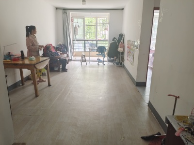 秀山花园 2室1厅1卫 62万 满两年,采光充足