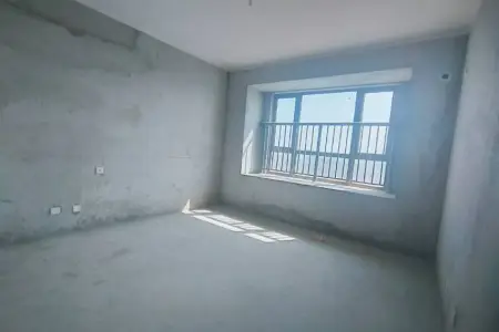 凤鸣湖公寓 4室2厅2卫 1,500元/月 南北通透,采光充足,满两年