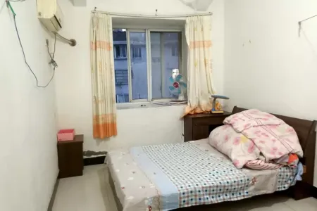 鲁港新区中区 4室1厅2卫 1,700.0元/月 南北通透,采光充足