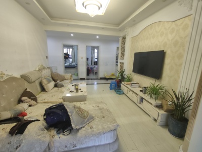 紧邻地铁口,新里城揽胜苑，稀缺小房型双南房