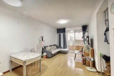 春江明月 3室2厅1卫 1,900元/月 南北通透