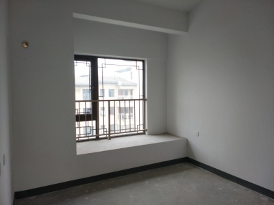 荣盛华府 3室2厅1卫 160万 南北通透,采光充足,房产证在手里