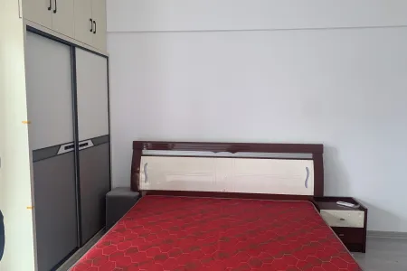 中央城C区 1室1厅1卫 1,600元/月 采光充足