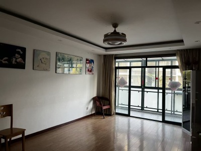 香榭大院 3室2厅1卫 2100元/月 南北通透,性价比高