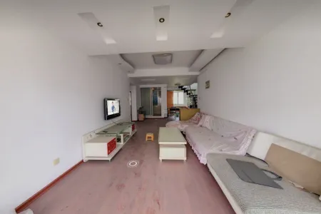 新时代商业街 4房1厅2卫 85万 南北通透,家电齐全,赠送面积