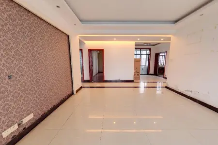 长江长现代城北区(一期) 4室2厅2卫 3,000元/月 满五年,南北通透,三证齐全,满两年