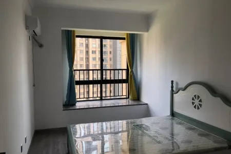 绿地新里海顿公馆 3室2厅2卫 2200.0元/月 南北通透,采光充足