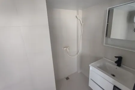 中建大厦 1室1厅1卫 2,200元/月 南北通透,好景观,家电齐全