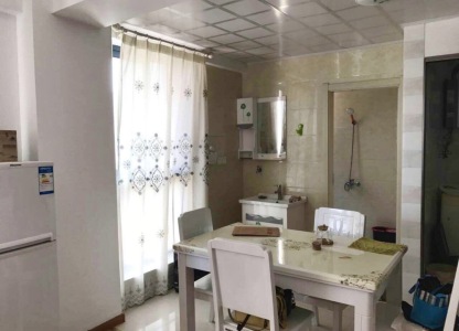 张家山领秀城 3室2厅1卫 1,700元/月 南北通透,采光充足