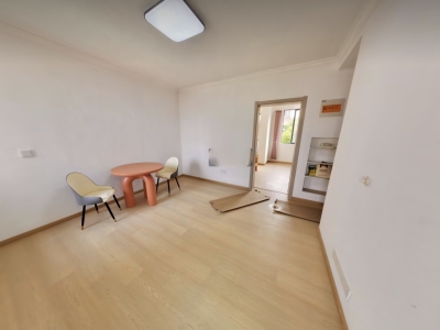 西洋里社区 2室1厅1卫 1,700元/月 好景观