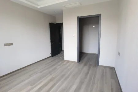 中御公馆 3室2厅1卫 2,499元/月 南北通透,性价比高,家电齐全