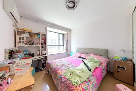 地大橡树园 2室2厅1卫 2,000元/月 房产证在手里