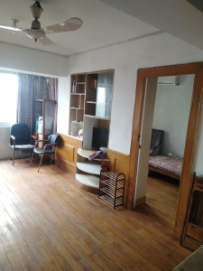 徽商城 2室1厅1卫 1700.0元/月 南北通透,三证齐全