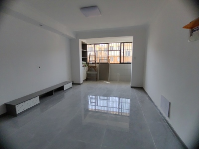 鲁港新区东区 2室2厅1卫 1,700元/月 南北通透,好景观