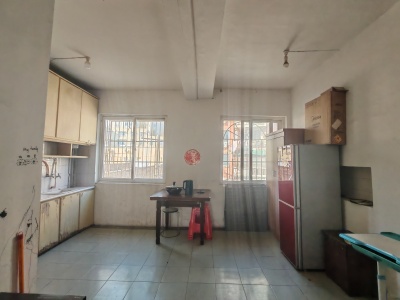 扦坡路68-70号 2室1厅0卫 1,000元/月 南北通透,业主急售,性价比高