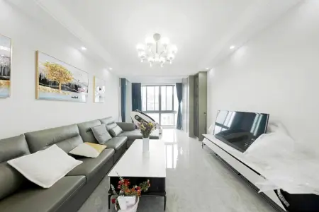 伟业臻园 4室2厅2卫 3,000元/月 采光充足