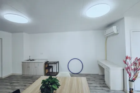 中央城财富街 1室0厅1卫 1800.0元/月 性价比高,好景观,降价房