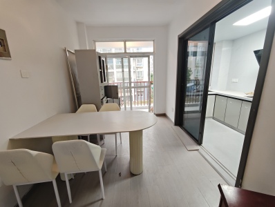 龙湖新城一期B区 2室2厅1卫 1,000元/月 附带车位,采光充足