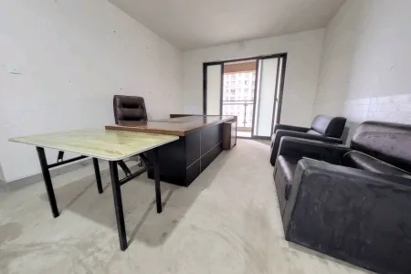 绿地新里海顿公馆 3室2厅2卫 1,200元/月 南北通透,满两年,采光充足