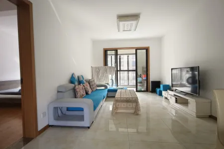 融创玉兰公馆 4房2厅2卫 2,200元/月 拎包入住