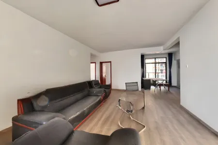 长江长现代城南区(二期) 4室2厅2卫 2,600元/月 南北通透,好景观