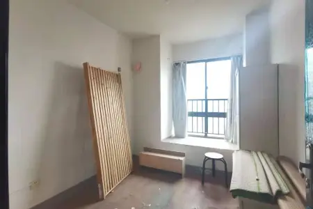 绿地新里海顿公馆 3室2厅0卫 1,000元/月 南北通透,采光充足,满两年