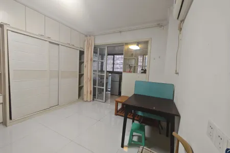 香江比华利山庄 1室1厅1卫 1,100元/月 南北通透,采光充足,三证齐全