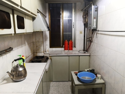 银湖南路富通商住楼 2室2厅1卫 1,400元/月 采光充足