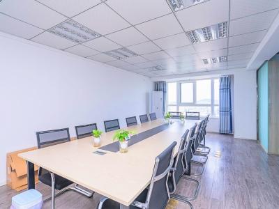 宝龙华庭 1室1厅1卫 2,800元/月 商住两用,采光充足,满两年