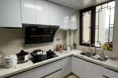 荣盛华府 3室2厅2卫 2,900元/月 南北通透