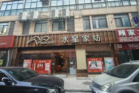 时代广场 临街商铺 100万 可分隔两层,转角旺铺