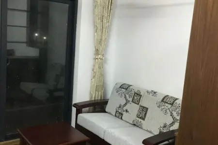 中央城F区 2室1厅1卫 650元/月 南北通透,学区房,采光充足