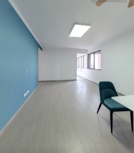 中建500米 2室2厅1卫 1,900元/月 南北通透,采光充足