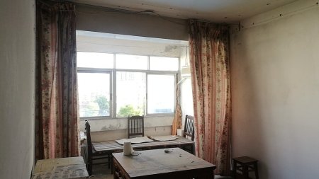 人民东路106号 3室2厅1卫 1,300元/月 采光充足