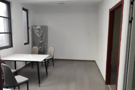 西湖新城 1房1厅1卫 950元/月 南北通透,三证齐全,采光充足