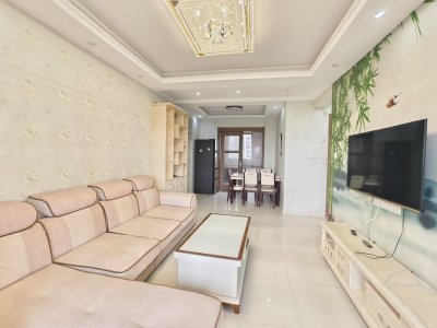 三山碧桂园镜湖春色 3室2厅1卫 1,300元/月 南北通透,采光充足